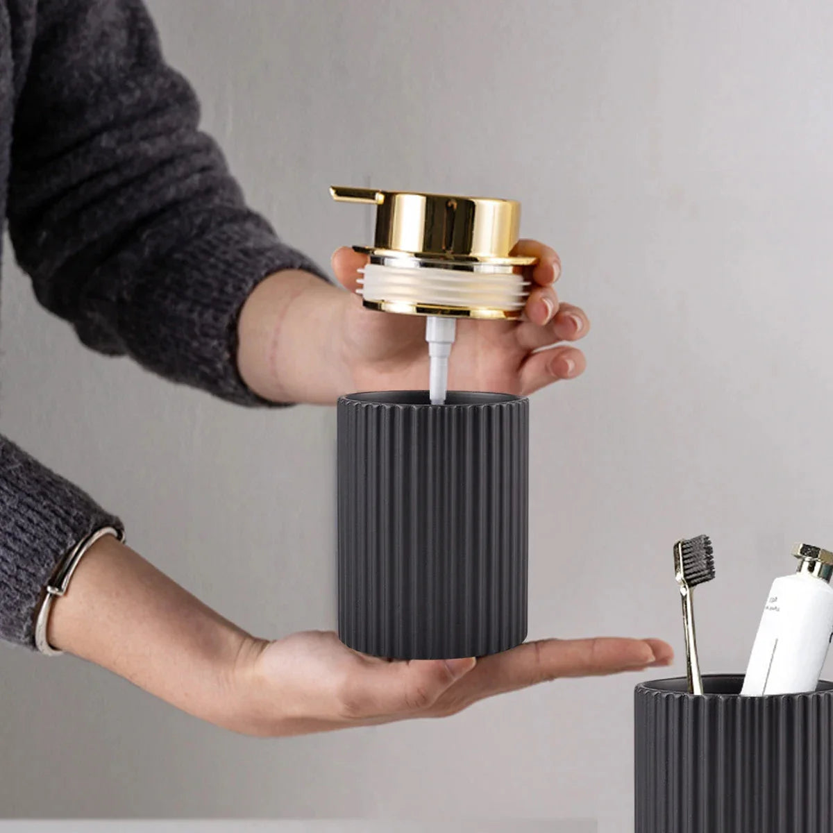 Elegant Foaming Soap Dispenser – Refillable Matte Pump