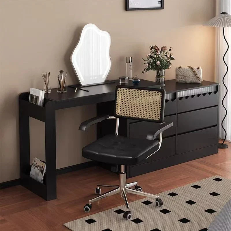 Elegant Retro Office Chair with Swivel and Rocking Function